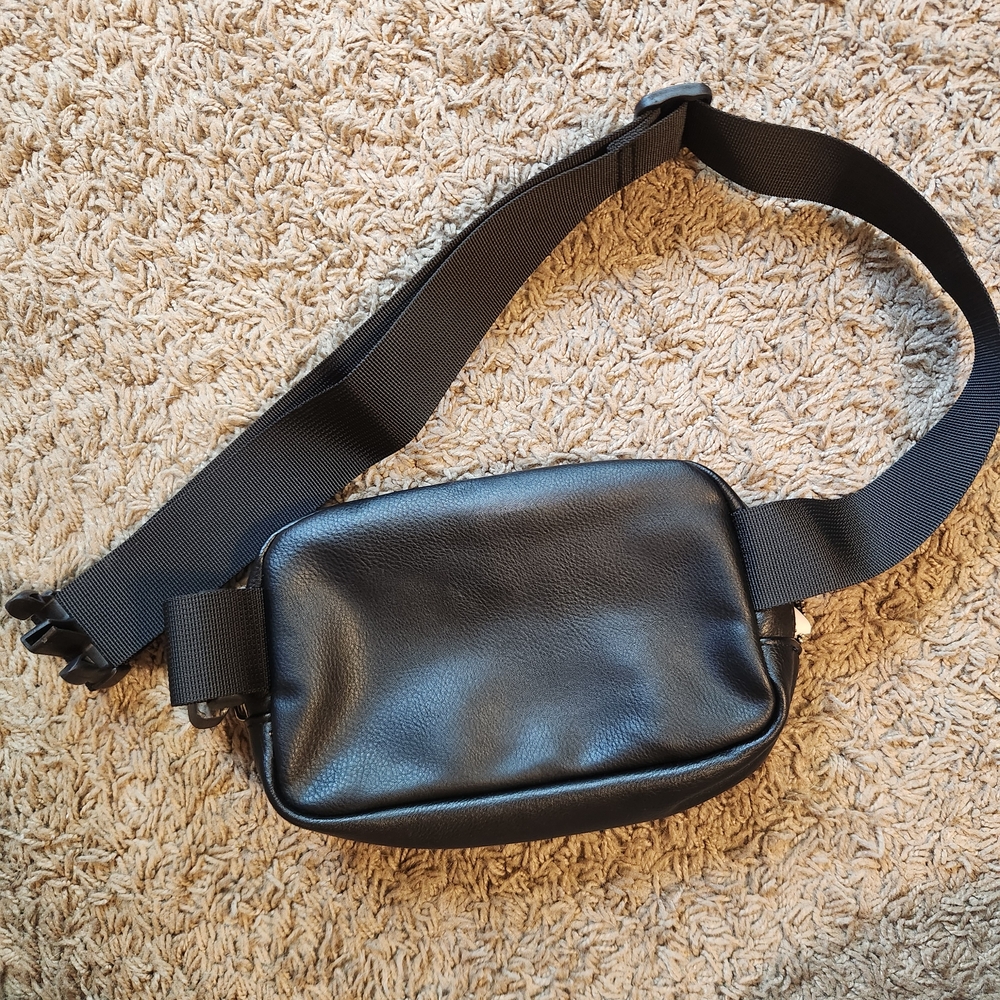 Wild Fable Black Fanny Pack - Picture 4 of 5